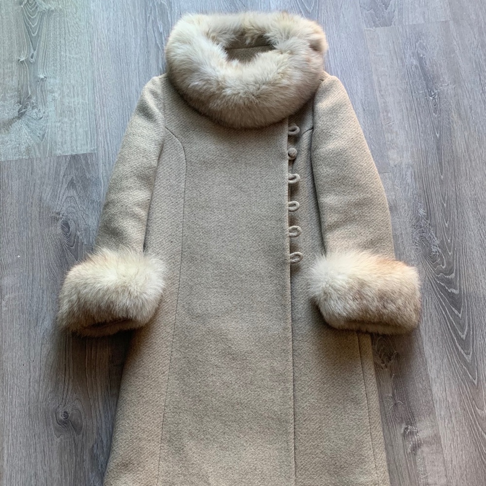 Vintage tan wool coat with fur trim